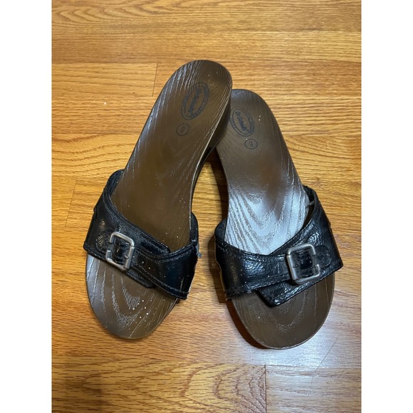 Dr. Scholls Women's Black Faux Leather Buckle Wood Look Slide Sandals Size 8 - Picture 1 of 3